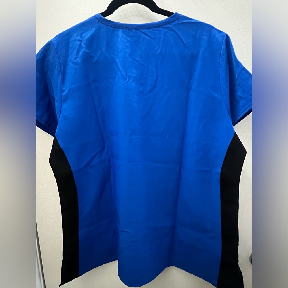 Wonderwink zip-up scrub top - Picture 5 of 5
